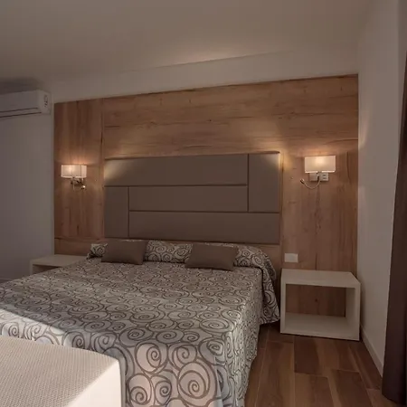 Miramare Lägenhetshotell 4*