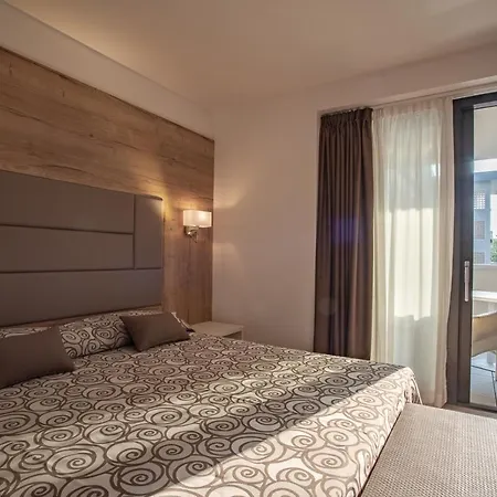 Apart-hotel Miramare 4*